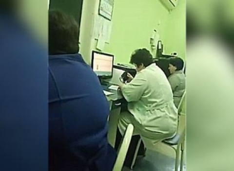 Медики приемного покоя упрекнули мужчину в том, что он привез пациента в больницу