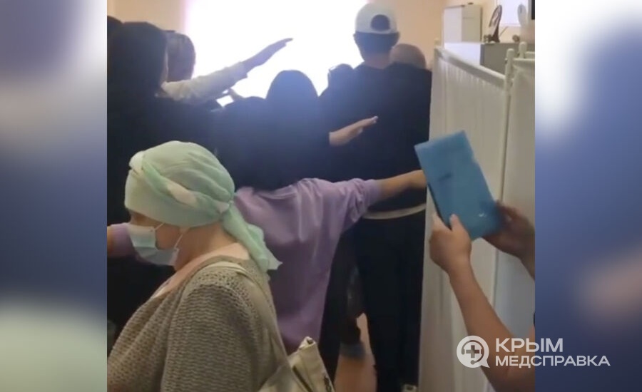 В Якутске врач-невролог провела сеанс одновременного медосмотра 20 человек