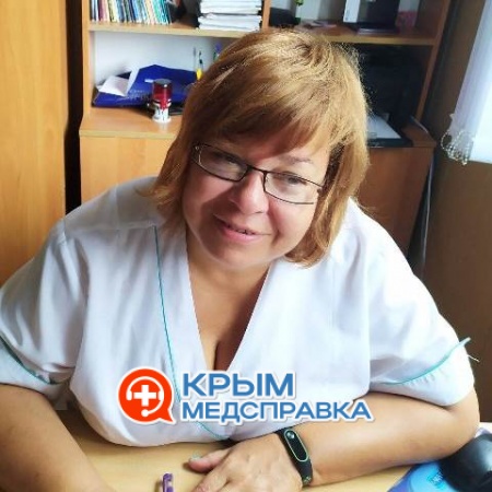 На фото Кумушева Эльнара Куртмулаевна
