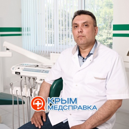 На фото Абдуразаков Санджар Керимович