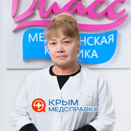 На фото Эмиралиева Зоре Ризаевна