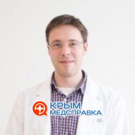 На фото Сенечкин Илья Викторович