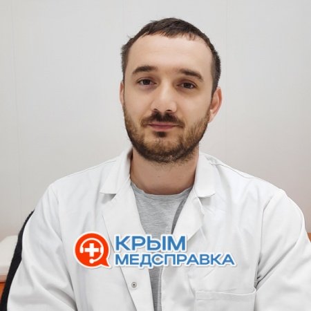 На фото Бариев Эрнест Икремович